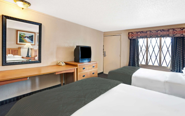 photo 3 of Knights Inn  Madison Heights MI