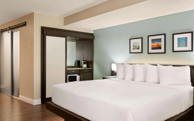 photo 4 of Wyndham Newport Hotel