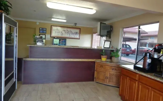 photo 2 of Knights Inn Phoenix at North Black Canyon Highway