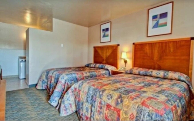 photo 3 of Payless Inn