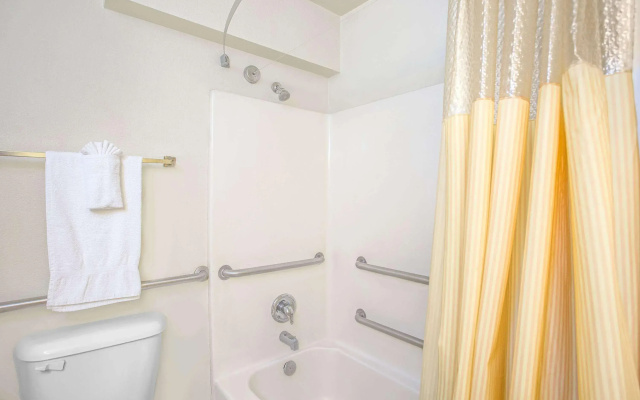 photo 5 of Knights Inn Pico Rivera