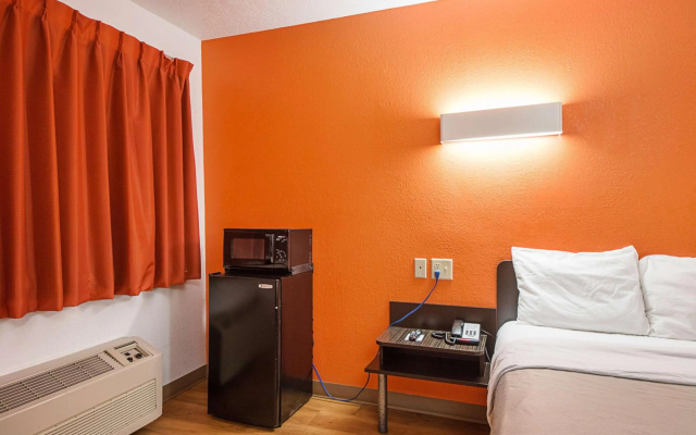 photo 3 of Motel 6 San Antonio, TX - Fiesta Trails
