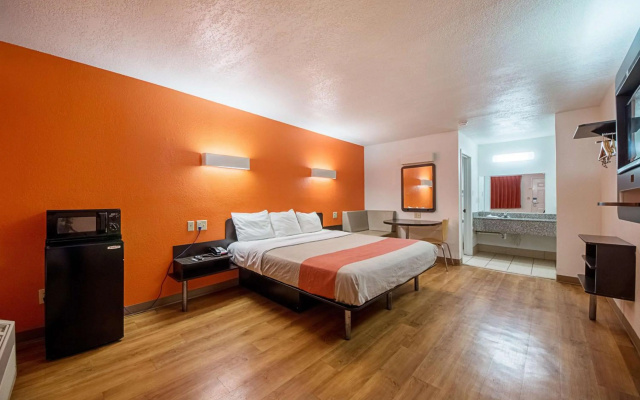 photo 4 of Motel 6 San Antonio, TX - Fiesta Trails