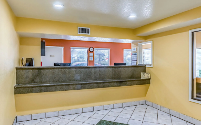 photo 2 of Econo Lodge Near Lackland Air Force Base - SeaWorld