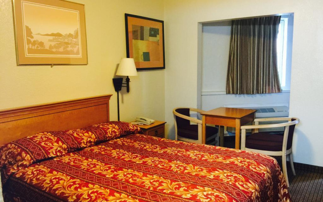 photo 3 of Knights Inn San Francisco  Near the Presidio