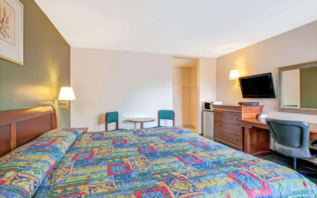 photo 5 of Knights Inn South Hackensack