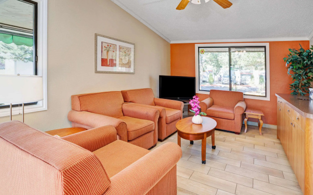 photo 2 of Knights Inn Sterling Heights