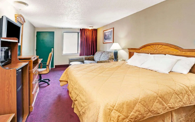 photo 3 of Knights Inn Sterling Heights
