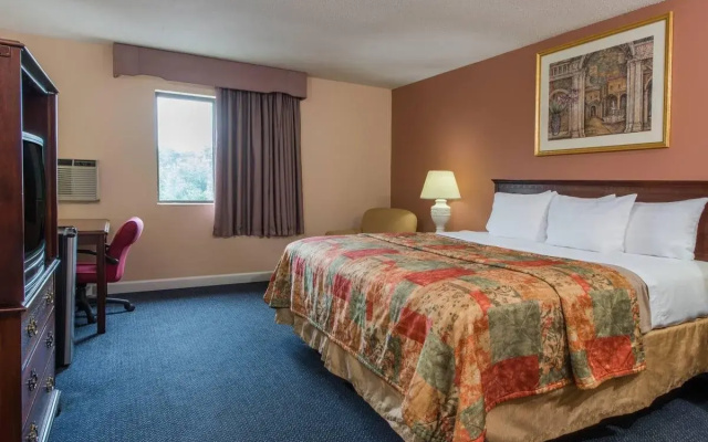 photo 3 of Knights Inn Wentzville MO