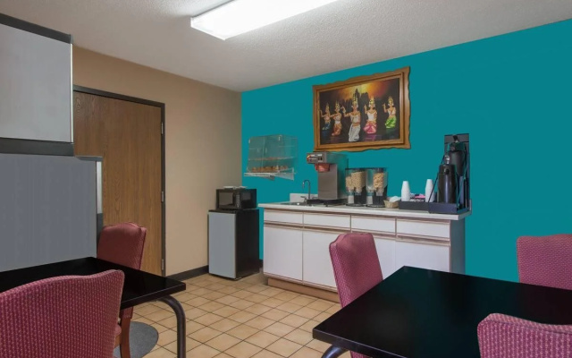 photo 5 of Knights Inn Wentzville MO