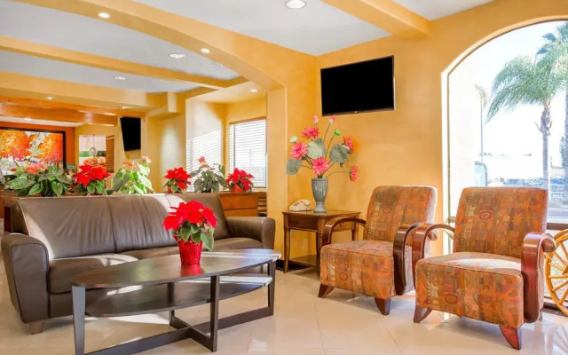 photo 2 of Knights Inn Westminster/Huntington Beach