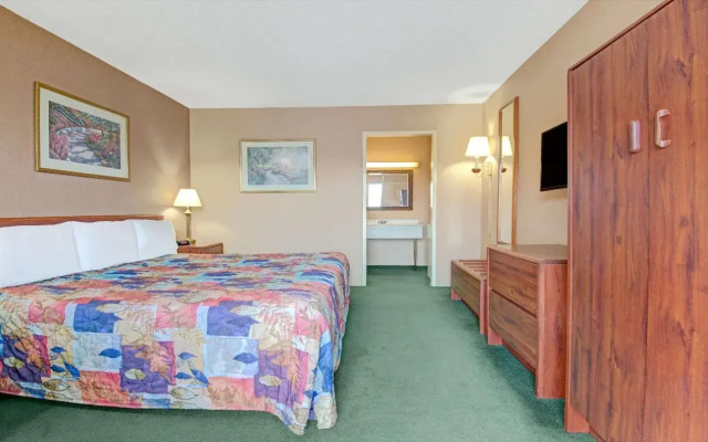 photo 4 of Knights Inn Wheeling