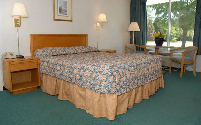 photo 4 of Quarterpath Inn And Suites