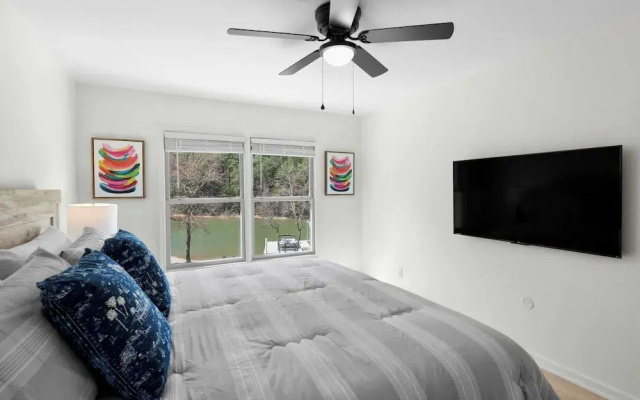 photo 5 of Knotty Pines by Avantstay Lake Views, Renovated