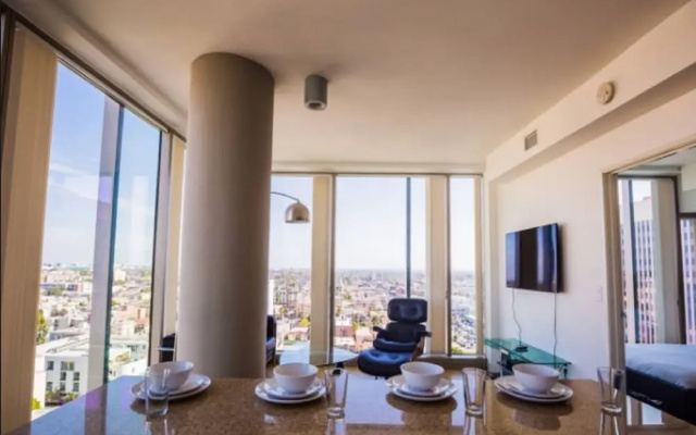 photo 2 of Modern La 2 Bedroom Luxury Suites