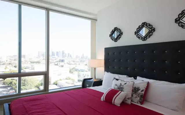 photo 4 of Modern La 2 Bedroom Luxury Suites