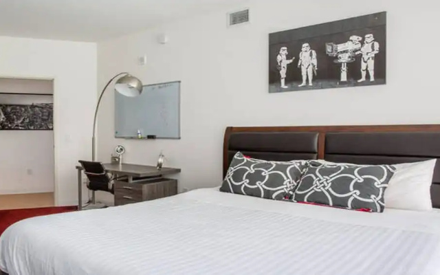 photo 5 of Modern La 2 Bedroom Luxury Suites