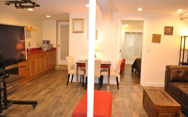 photo 5 of l 3 into Newark Airport Lower Level Apartment
