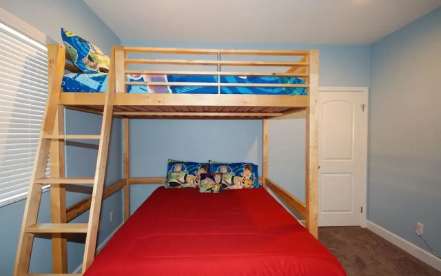 photo 4 of La Casa de Mickey 6 Bedrooms 4 Bathrooms Home