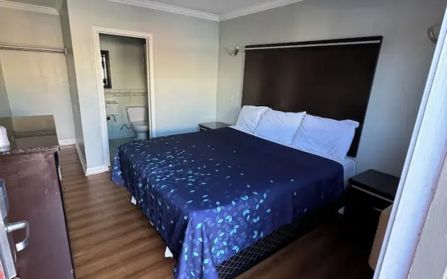 photo 3 of La Cienega Motel