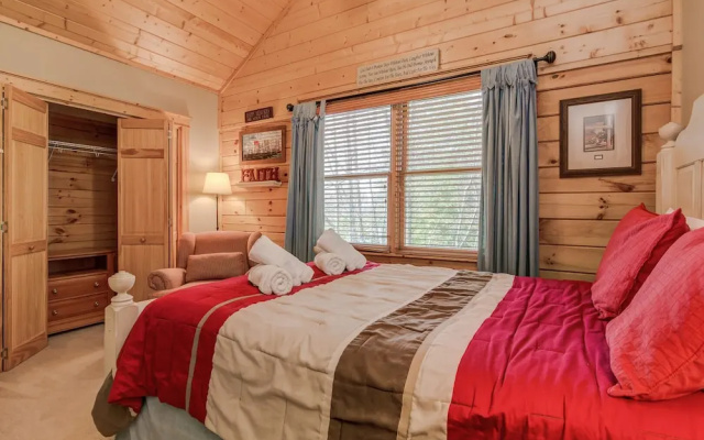 photo 4 of La Dolce Vita - 4 Br Cabin