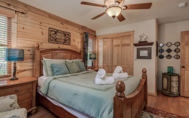 photo 5 of La Dolce Vita - 4 Br Cabin