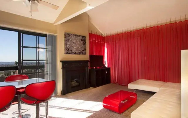 photo 2 of La Hollywood Suite