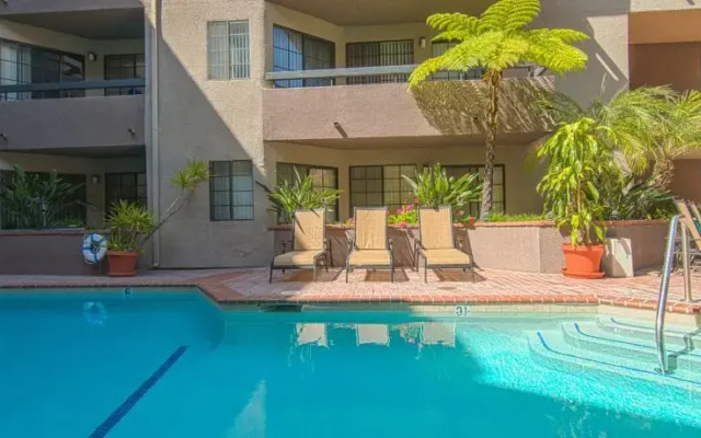 photo 3 of La Hollywood Suite