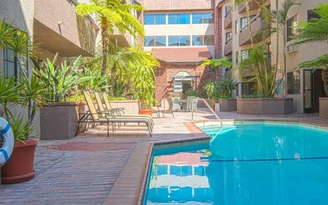 photo 4 of La Hollywood Suite