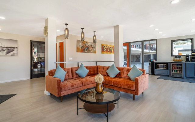 photo 2 of La Luna Inn, an Ascend Collection Hotel