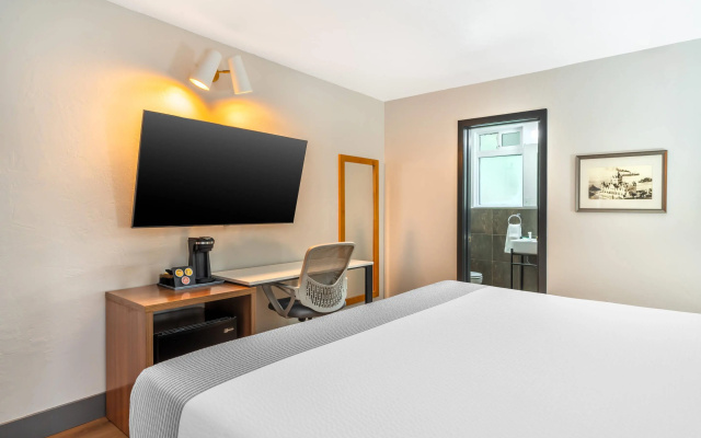 photo 4 of La Luna Inn, an Ascend Collection Hotel