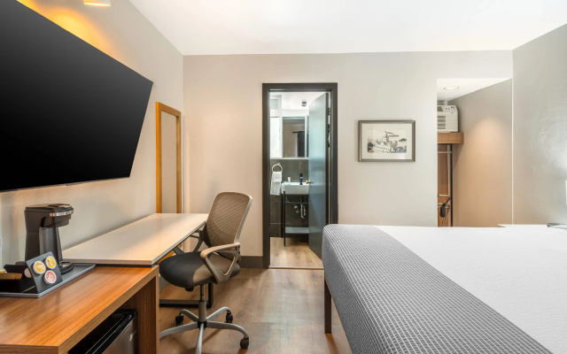 photo 5 of La Luna Inn, an Ascend Collection Hotel