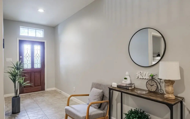 photo 3 of La Maison Heights in Houston Heights, Luxury Stays, Work-cation, High Speed Wifi