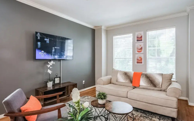 photo 4 of La Maison Heights in Houston Heights, Luxury Stays, Work-cation, High Speed Wifi