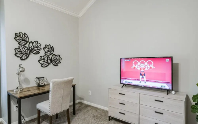 photo 5 of La Maison Heights in Houston Heights, Luxury Stays, Work-cation, High Speed Wifi