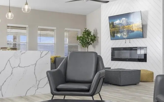 photo 2 of LA Mirada Modern Luxury Pool Retreat - Full Kitchen Jacuzzi 4 Bedrooms Trails Parks