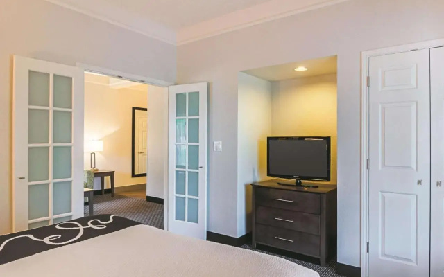 photo 3 of La Quinta Inn & Suites by Wyndham Denver Airport DIA