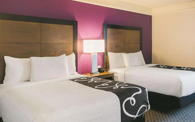 photo 5 of La Quinta Inn & Suites by Wyndham Denver Airport DIA