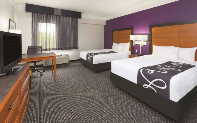 photo 4 of La Quinta Inn & Suites by Wyndham Baton Rouge Siegen Lane