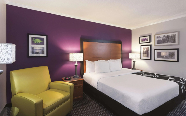 photo 5 of La Quinta Inn & Suites by Wyndham Baton Rouge Siegen Lane