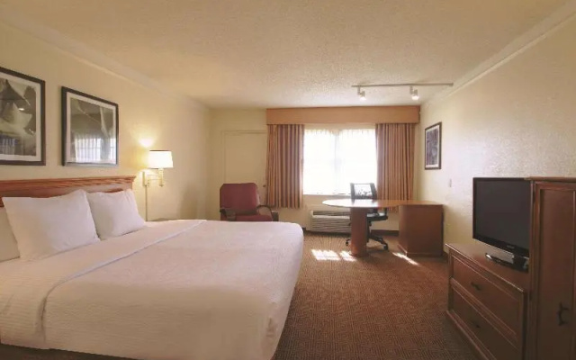 photo 5 of La Quinta by Wyndham Coral Springs University Dr