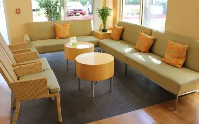 photo 3 of La Quinta Inn & Suites by Wyndham Fort Lauderdale Tamarac