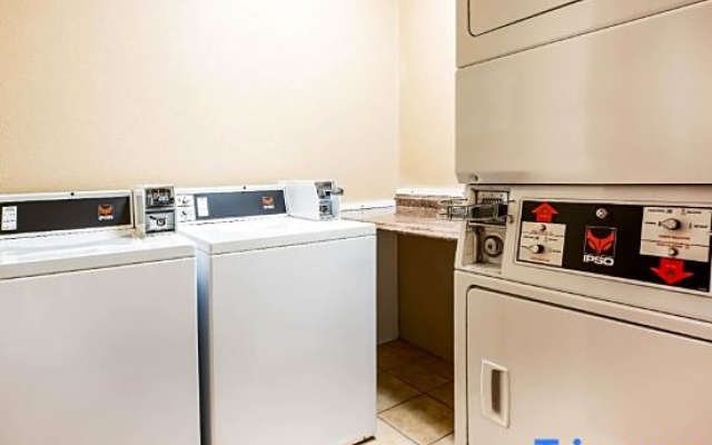photo 4 of La Quinta by Wyndham Portland Airport