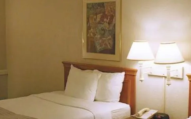 photo 2 of La Quinta Farmington #458