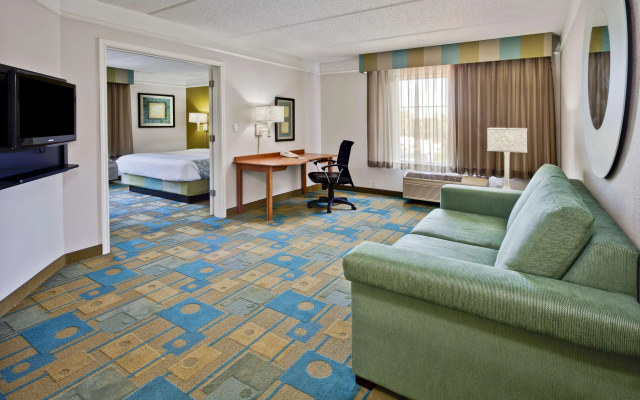 photo 2 of La Quinta Inn & Suites by Wyndham Ft. Lauderdale Airport