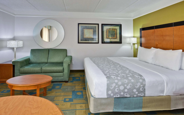 photo 3 of La Quinta Inn & Suites by Wyndham Ft. Lauderdale Airport