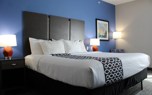 photo 4 of La Quinta Inn and Suites by Wyndham Schertz-San Antonio-Selma