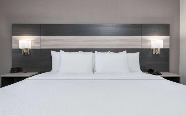 photo 4 of La Quinta Inn & Suites by Wyndham Allen at The Village