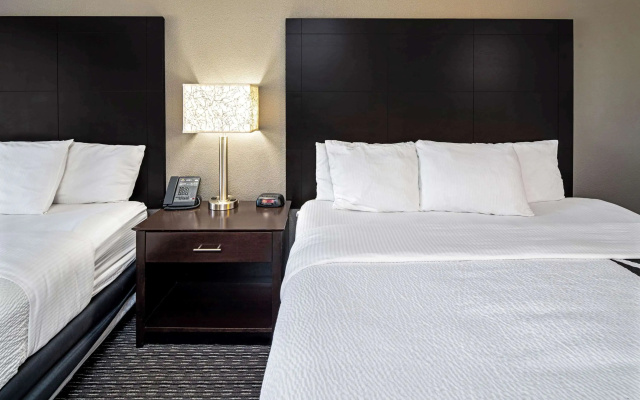 photo 3 of La Quinta Inn & Suites by Wyndham Anaheim
