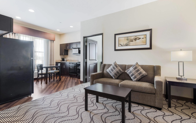 photo 4 of La Quinta Inn & Suites by Wyndham Auburn